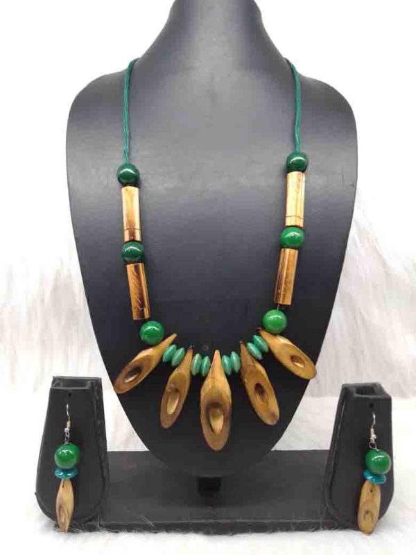 sippi-shaped-bamboo-jewellery-set-green