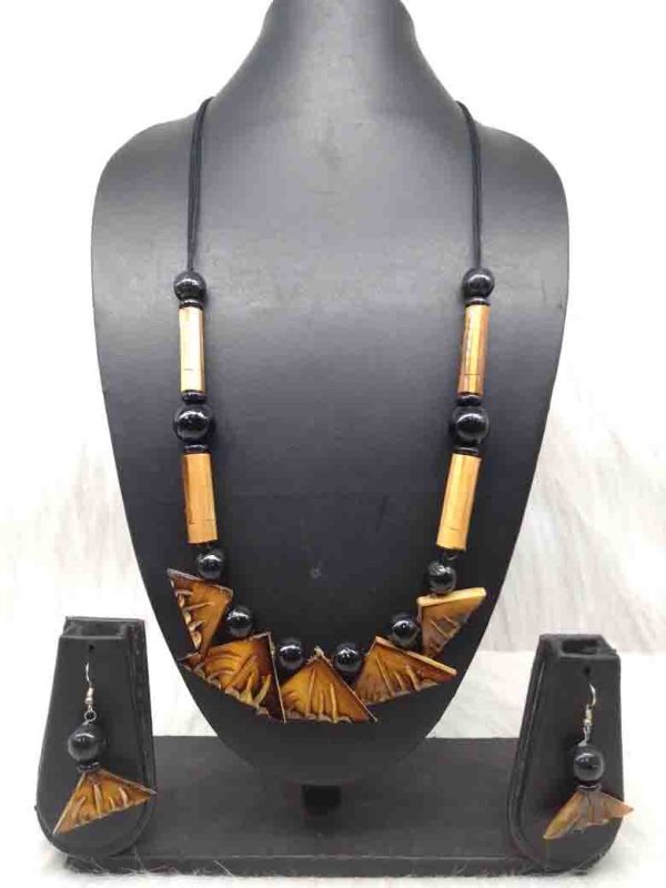 trikon-shape-bamboo-jewellery-set-black